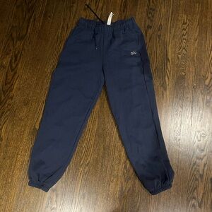 Brand new alo sweatpants took tag off but never worn
